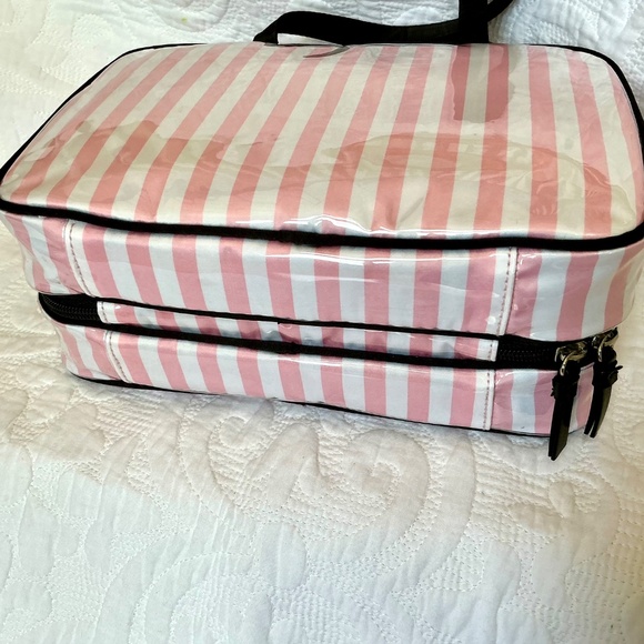 Victoria’s Secret toiletry bag -NWT - Picture 7 of 16